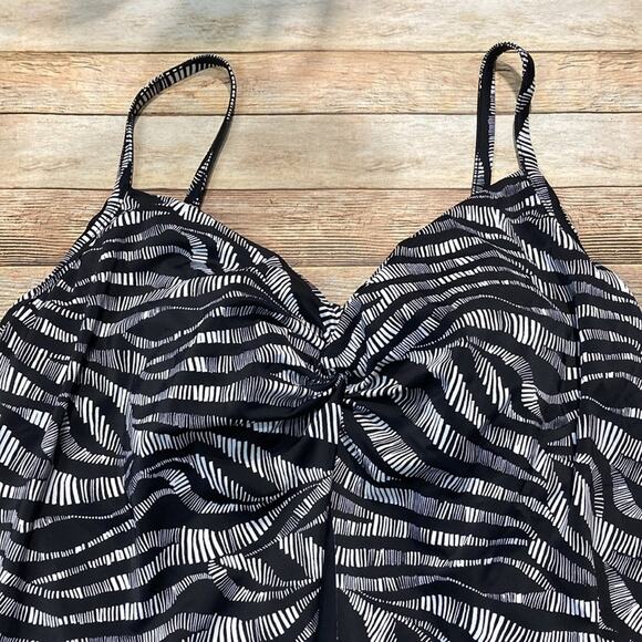 Swim Solutions Knot Front One-Piece Swimsuit NWT - Picture 2 of 4